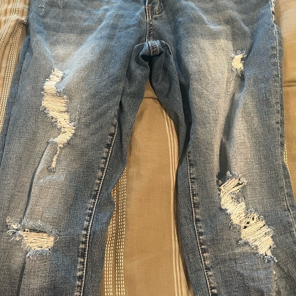 KanCan Distressed Blue Ankle Jeans